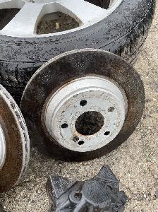 Přední a zadní kotouče + třmeny na Mercedes-Benz třídy S