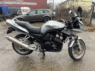 Yamaha FZS  600