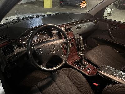 Mercedes Benz w210 e200 1999 Perfektni stav