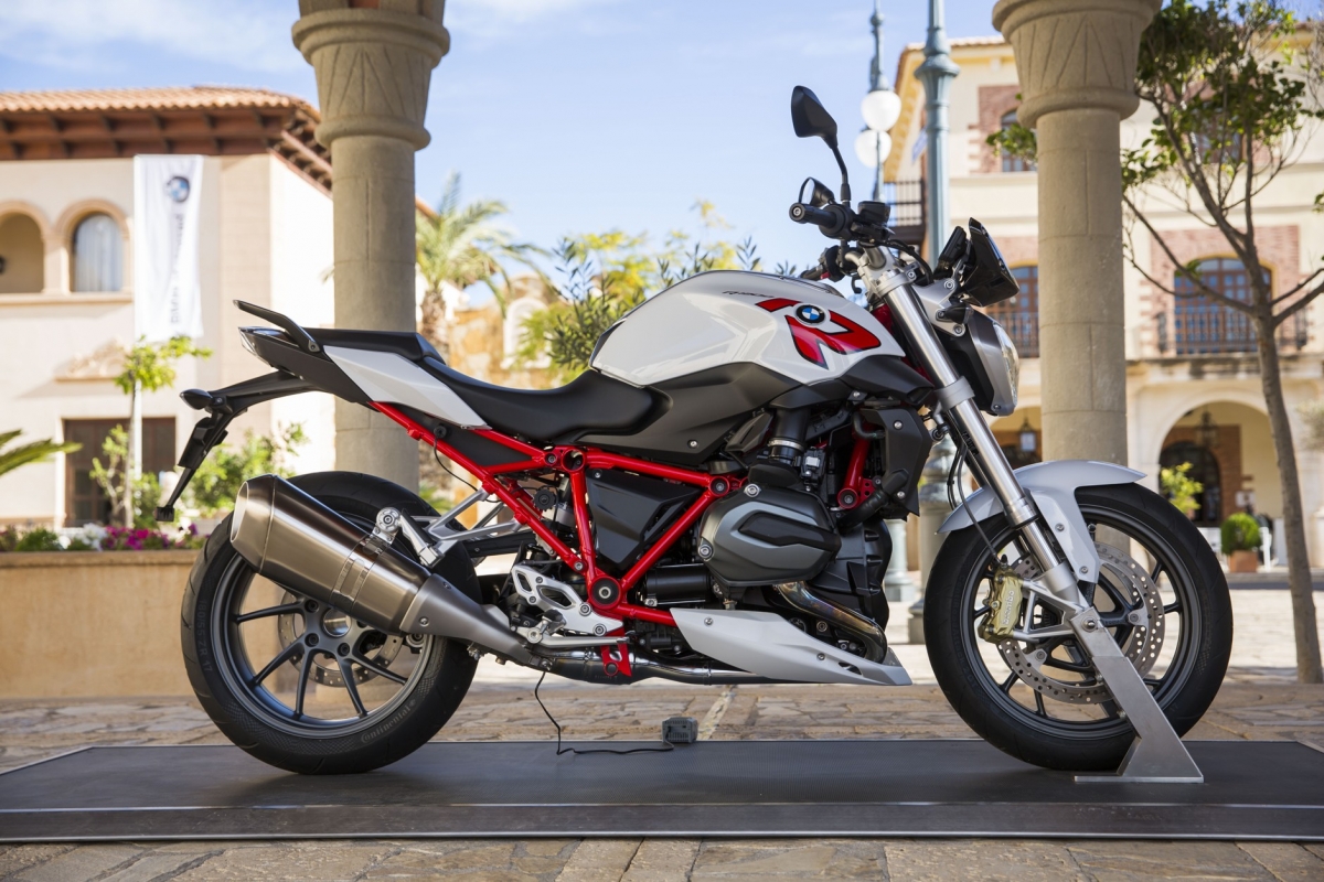 TEST: Revolučn&iacute; evoluce BMW R1200R MY 2015