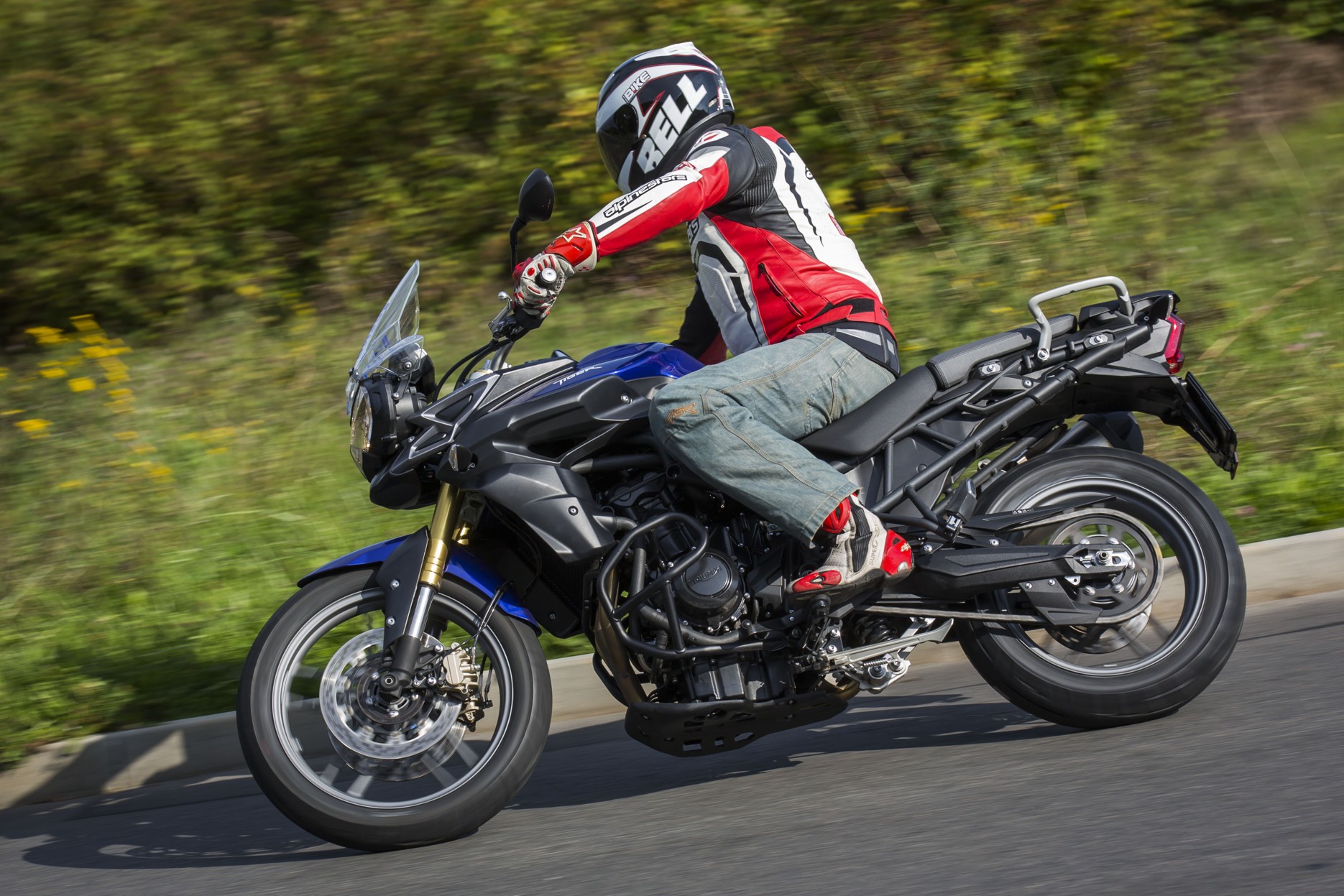 TEST: Univerz&aacute;ln&iacute; &scaron;elma &ndash; Triumph Tiger 800