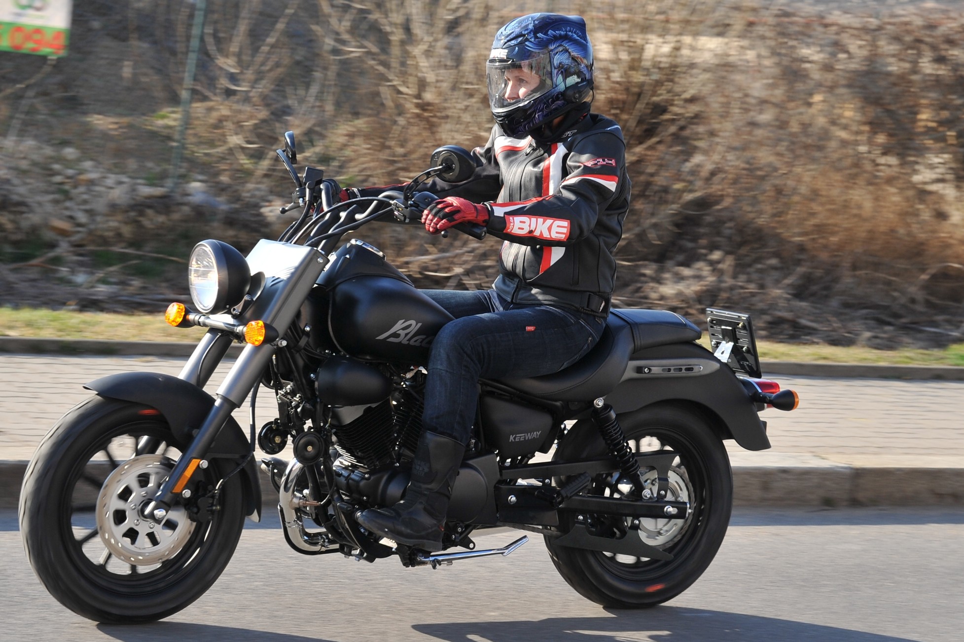TEST: Čern&aacute; je dobr&aacute; &ndash; Keeway Blackster 250i