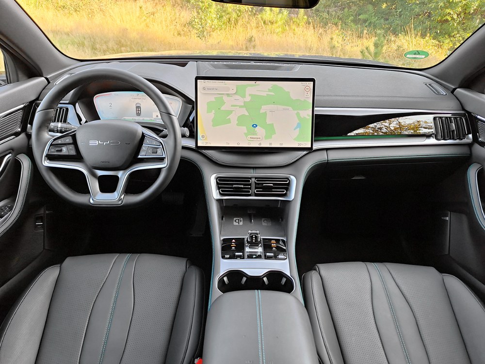 BYD Seal U DM-i Design &ndash; Kulh&aacute;n&iacute;m vpřed