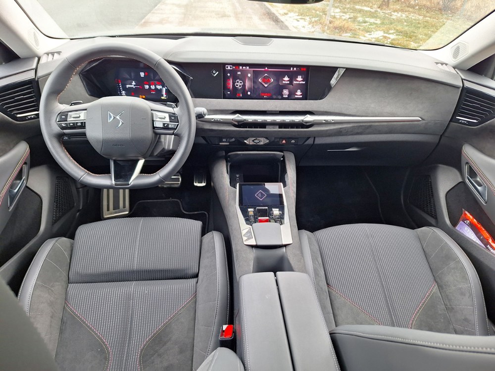 DS 4 1.5 BlueHDI Eat8 Performance Line &ndash; Francouzsk&aacute; elegance