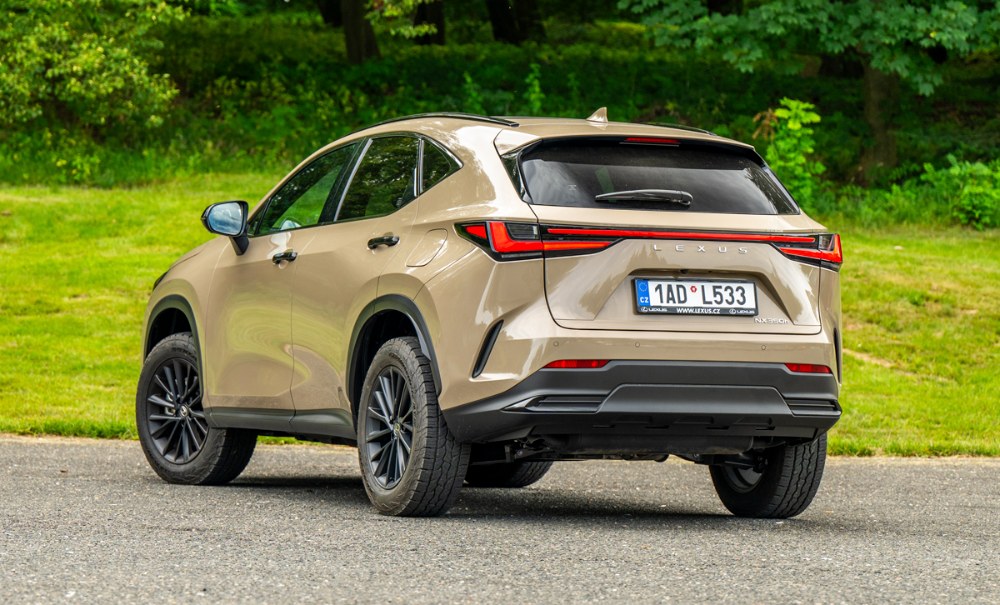 Lexus NX 350h Overtrail &ndash; Zlehka do ter&eacute;nu