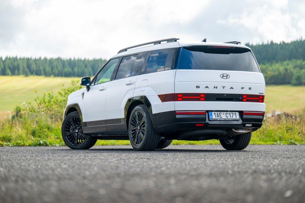 Hyundai Santa Fe HEV AWD &ndash; Dok&aacute;že ohromit