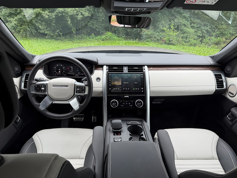 Land Rover Discovery D250 – Vysoko nad věcí Land Rover Discovery D250 – Vysoko nad věcí