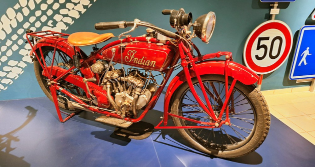 Motocykl v proměn&aacute;ch času