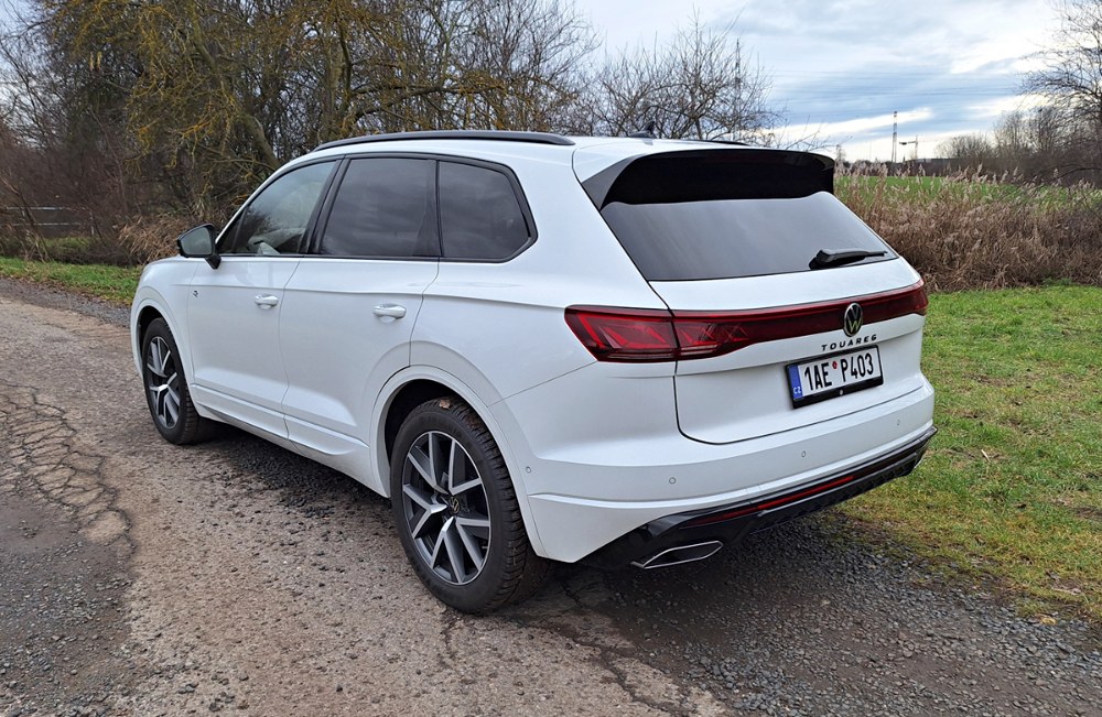 Volkswagen Touareg R-Line &ndash; Z vy&scaron;&scaron;&iacute;ch sf&eacute;r